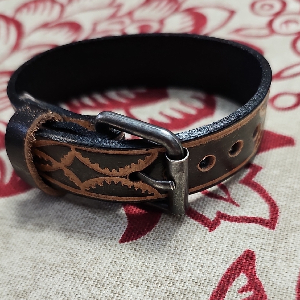 Plunder Black and Brown Leather Bracelet's Belt Look